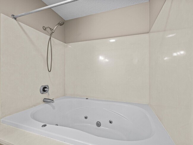 Building Photo - Willow Springs Home