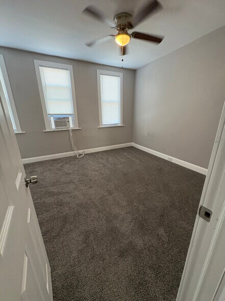 Building Photo - 3013 Ridgewood Ave