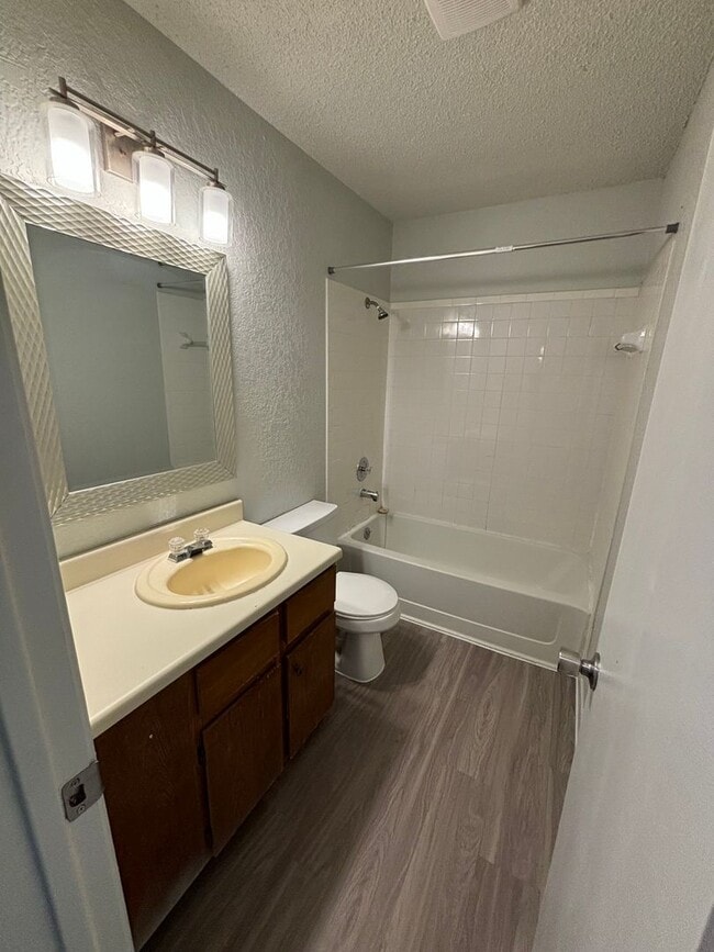 Building Photo - 3/2 in the Heart of North Austin!
