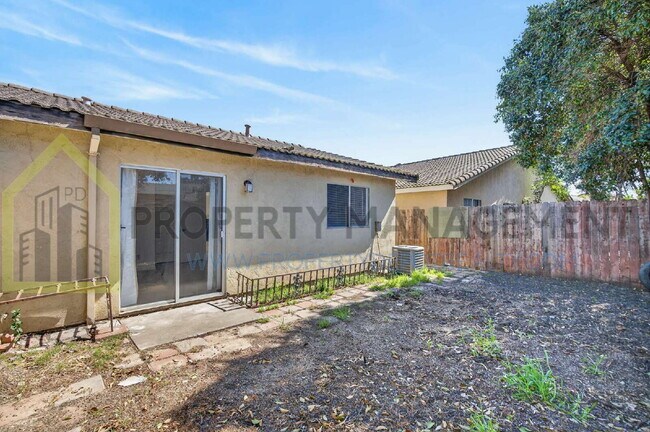 Building Photo - 8991 Fox Creek Dr