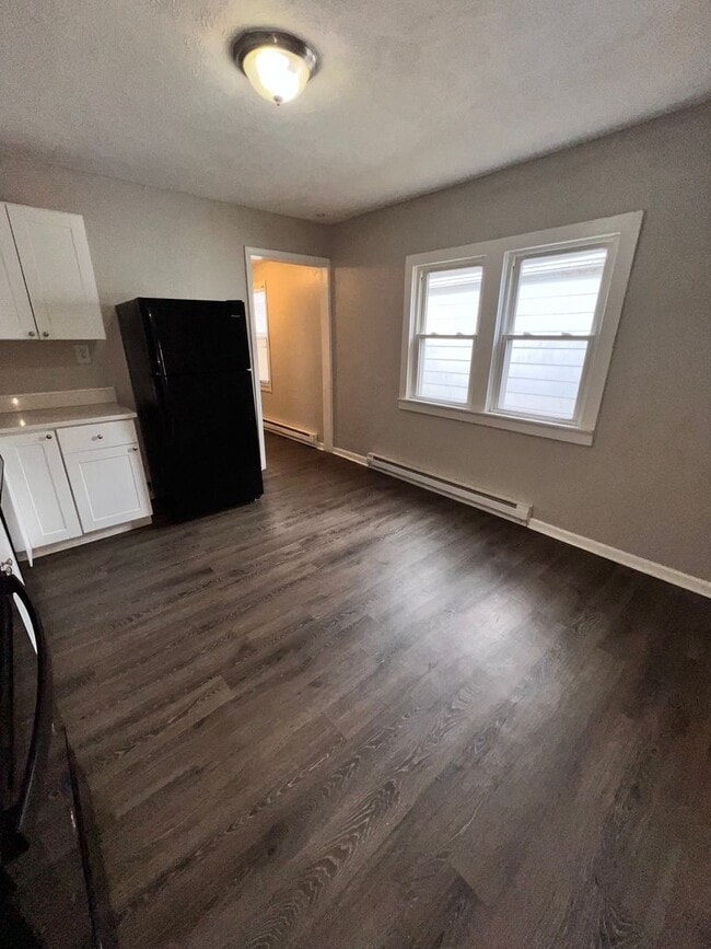 Building Photo - *MOVE IN SPECIAL* Charming 2-Bedroom Home ...