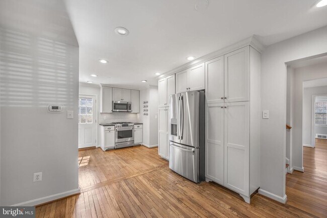 Building Photo - 2355 N Quincy St