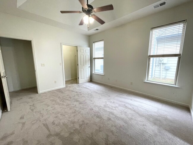 Building Photo - 1091 Washington Dr