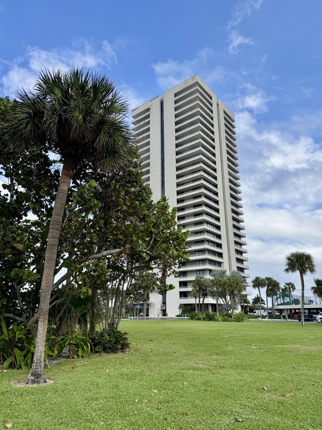 Building Photo - 5510 N Ocean Dr