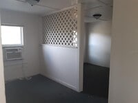 Building Photo - 414 1/2-S 1/2 S Miami St