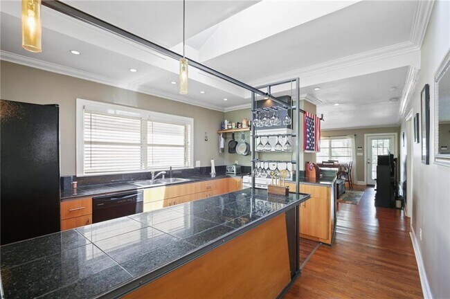 Building Photo - 64 W Belle Isle Rd NE