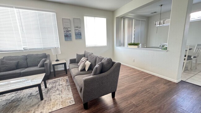 Building Photo - Beautiful home with POOL and spa located n...