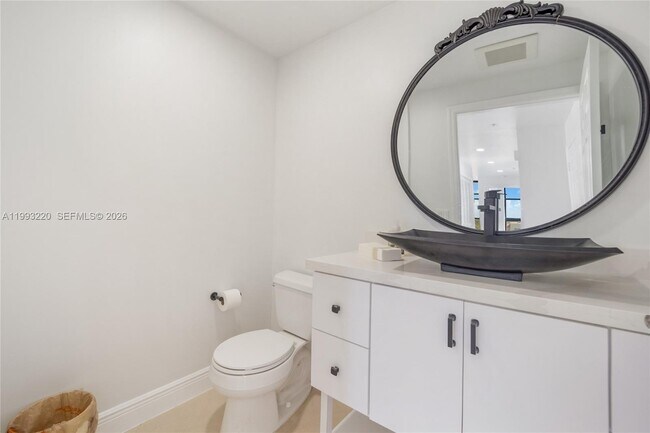 Building Photo - 671 Biltmore Way