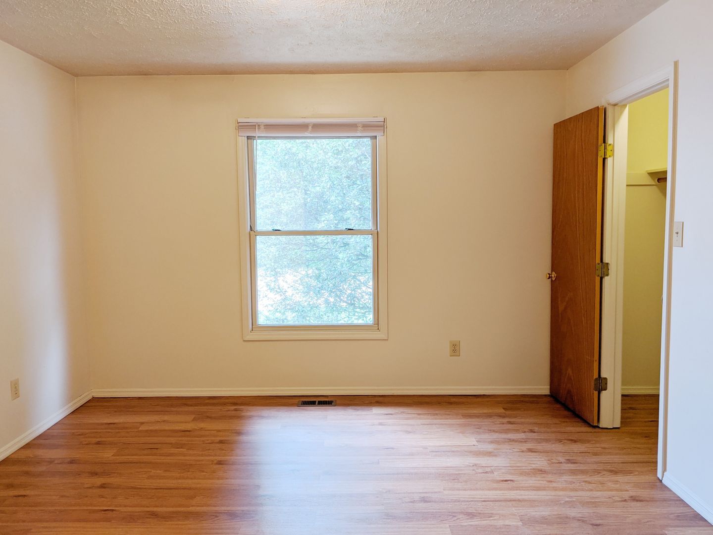 Building Photo - WESTPLEX - AVAILABLE AUGUST