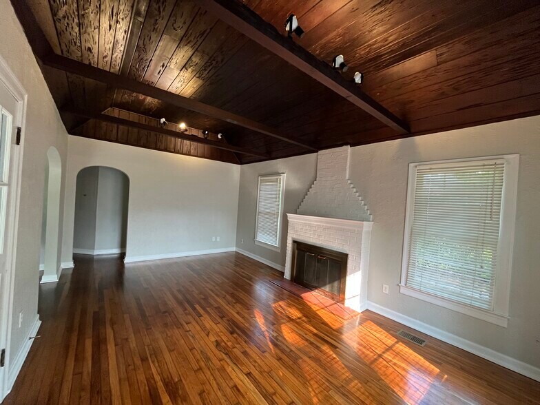 Building Photo - 2140 Arcadia Pl