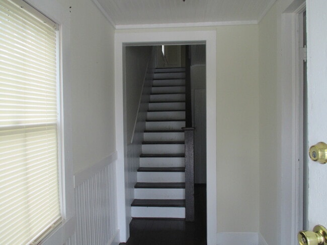 Building Photo - 611 Johnson St