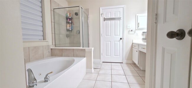 Building Photo - 16419 Red Crest Dr