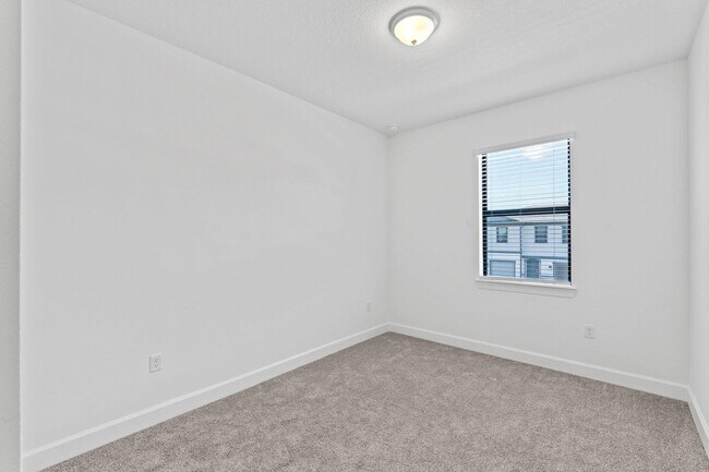 Building Photo - 4291 Lantana Rd