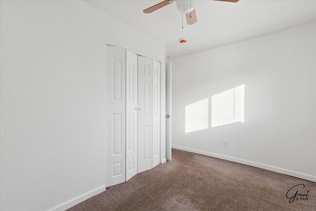 Building Photo - $1300 3 bedroom