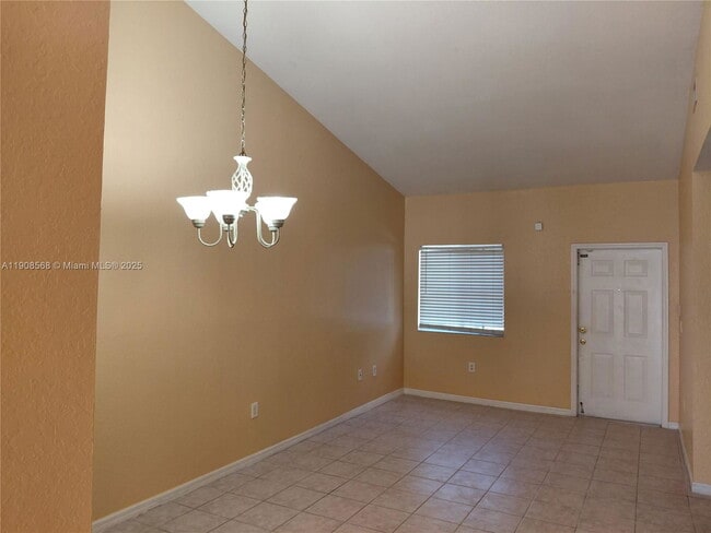 Building Photo - 83 NE 13th Ave