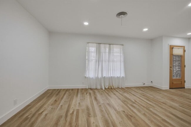 Building Photo - 1705 Elmhurst Dr