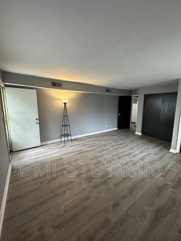 Building Photo - 705 Beardsley Ct