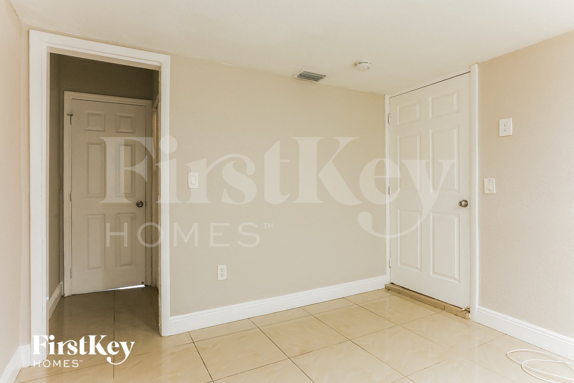 Building Photo - 7560 Venetian St