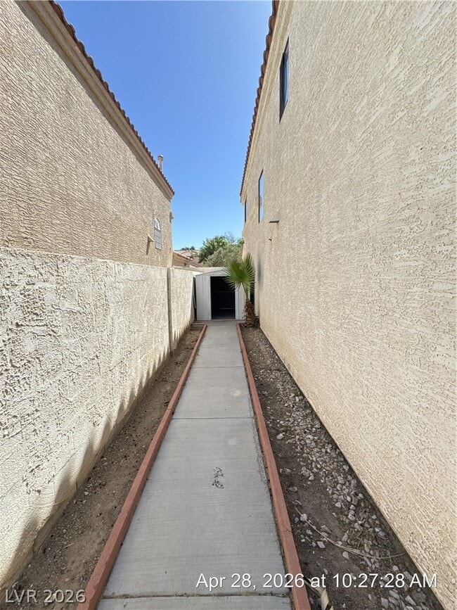 Building Photo - 2059 Club Crest Way