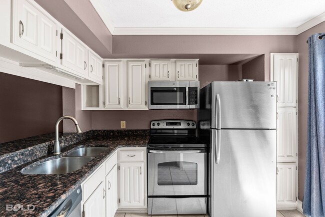 Building Photo - Townhome for rent!