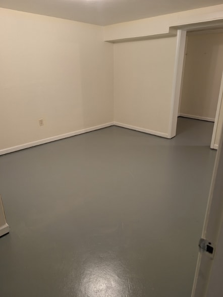 Building Photo - 6930 Silverton Ave