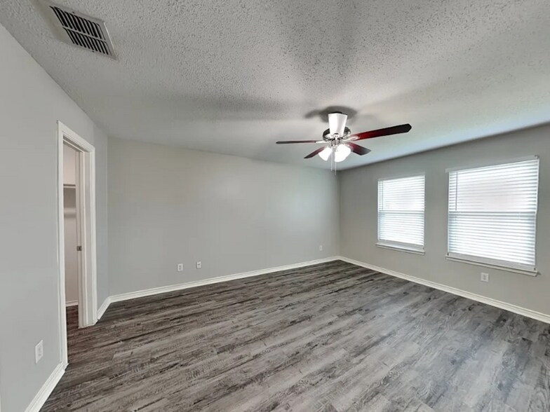 Building Photo - 4837 Waterford Dr