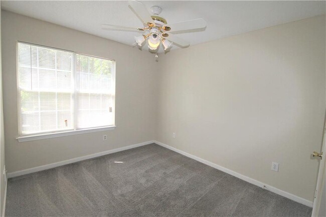Building Photo - 887 Highland Terrace NE