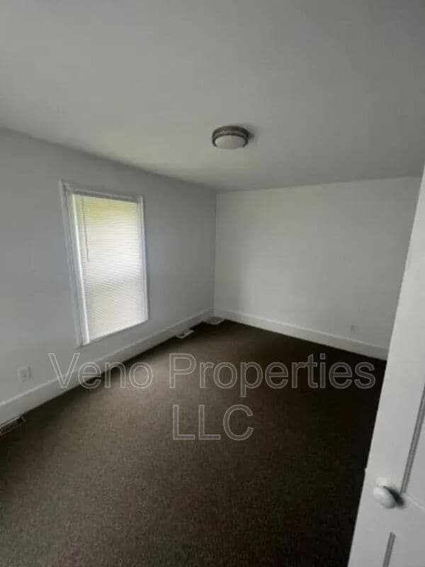 Building Photo - 131 W High St