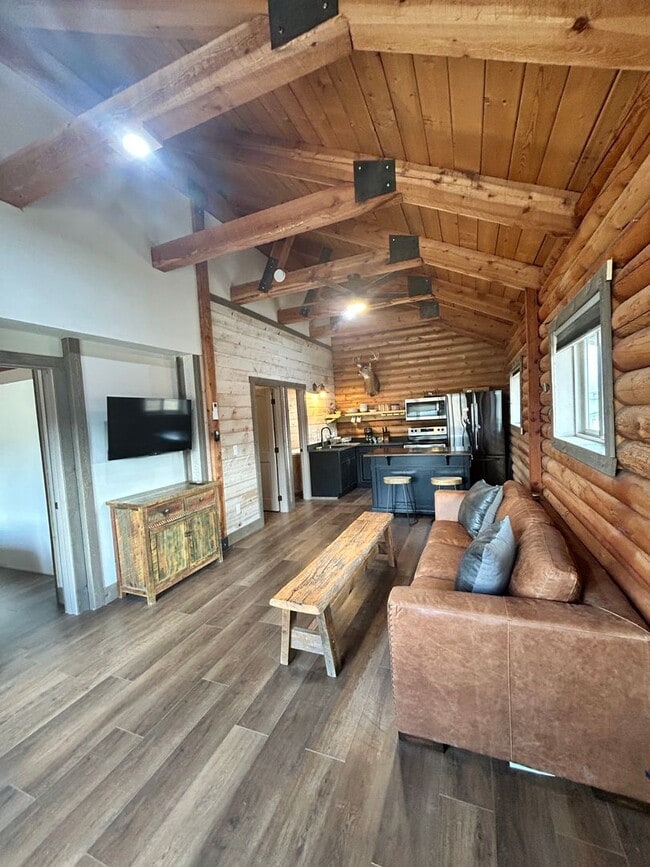 Building Photo - Beautiful 2 bed 1 bath in country setting