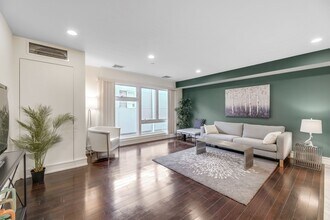 Building Photo - 310 Cliff Ln