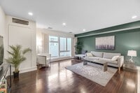 Building Photo - 310 Cliff Ln