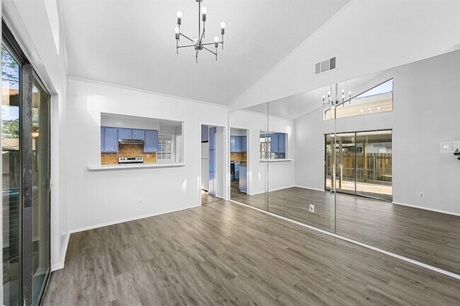 Building Photo - 522 Hunters Glen St