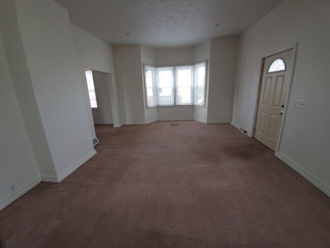 Building Photo - 206 Wright Ave