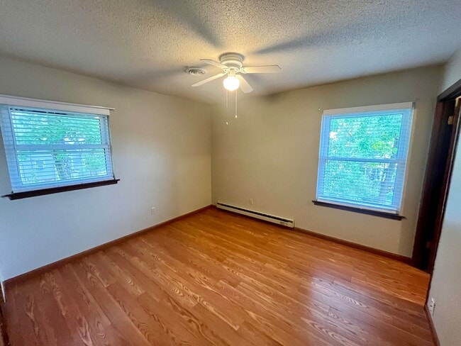 Building Photo - 4 Bed | 2 Bath | House