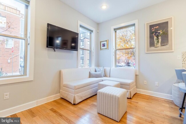 Building Photo - Three Bedroom Graduate Hospital Apartment