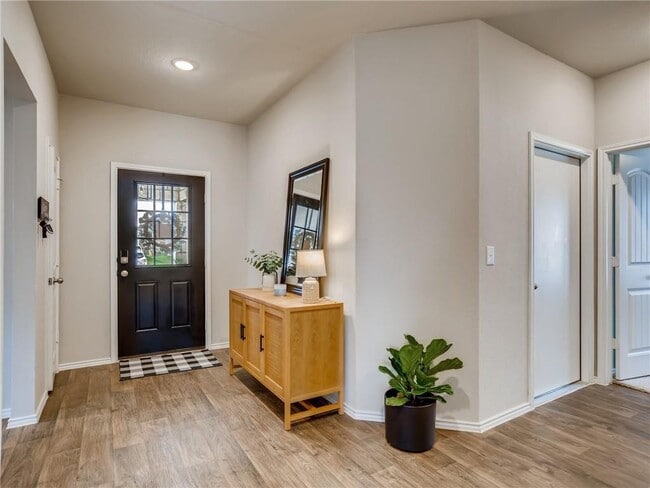 Building Photo - 5909 Ronee Leah Dr