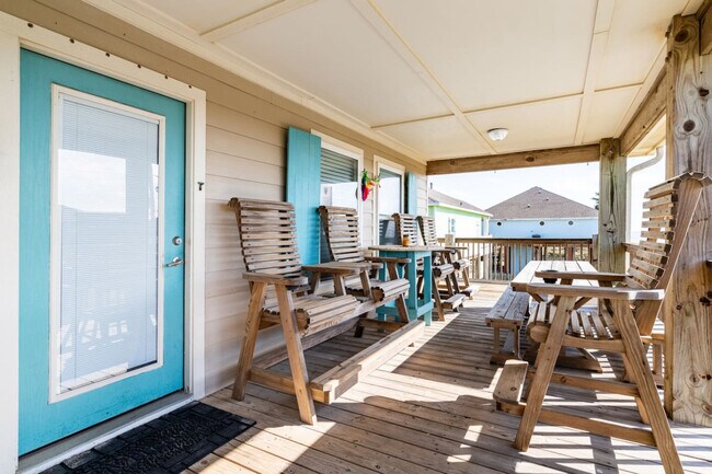 Building Photo - 820 Sandollar