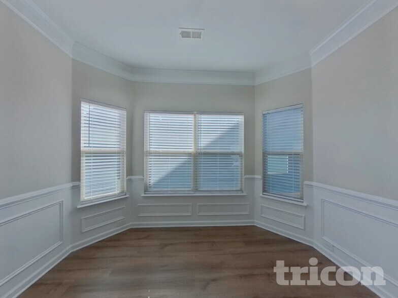 Building Photo - 3019 Burgess Dr