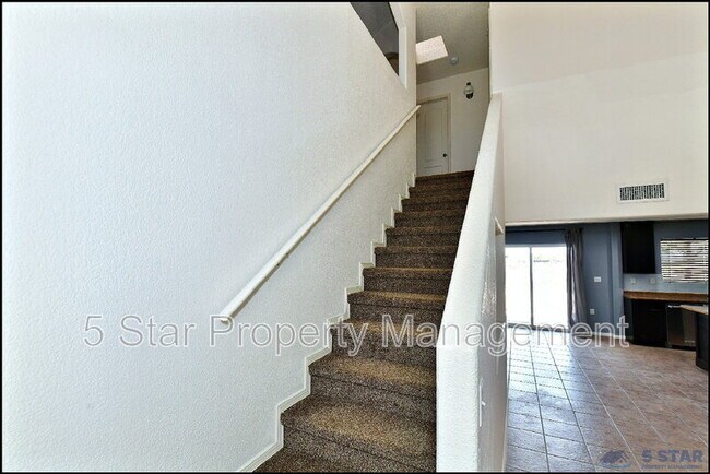 Building Photo - 6372 Franklin Ridge Dr