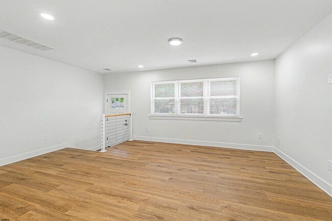 Building Photo - 1030 Neumark Ave