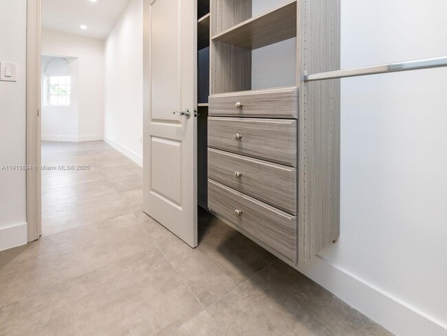 Building Photo - 20729 NE 32nd Ave