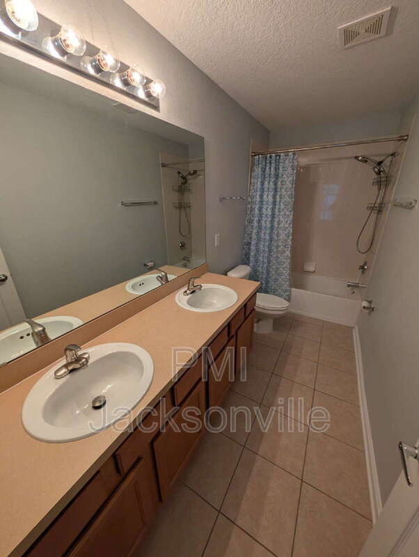 Building Photo - 1048 N Black Cherry Dr