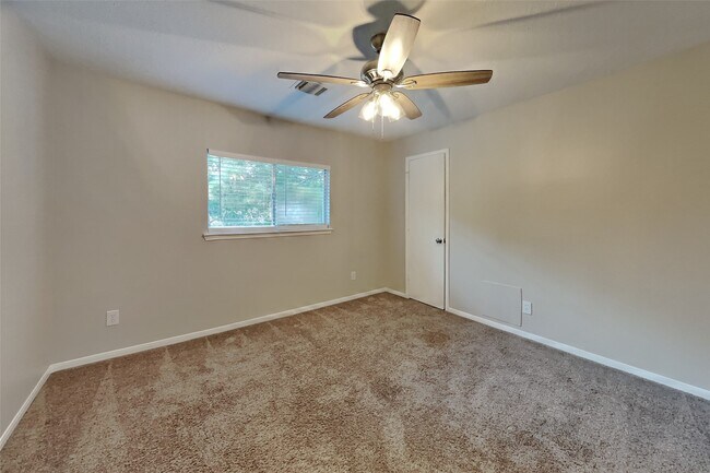 Building Photo - 1622 Sandy Park Dr