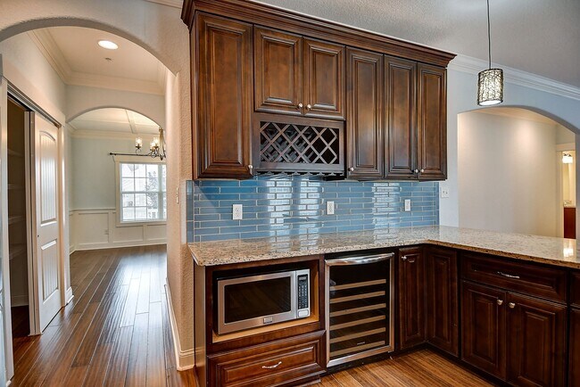 Building Photo - MOVE IN READY! GORGEOUS HOME IN CHESAPEAKE!