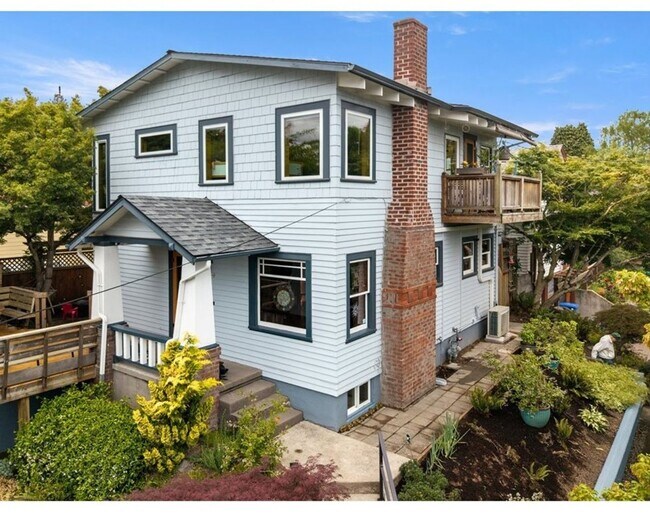 Primary Photo - Amazing two bedroom sellwood beauty!