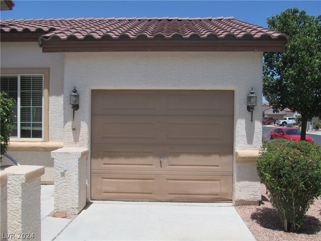 Building Photo - 7225 Fern Meadow St