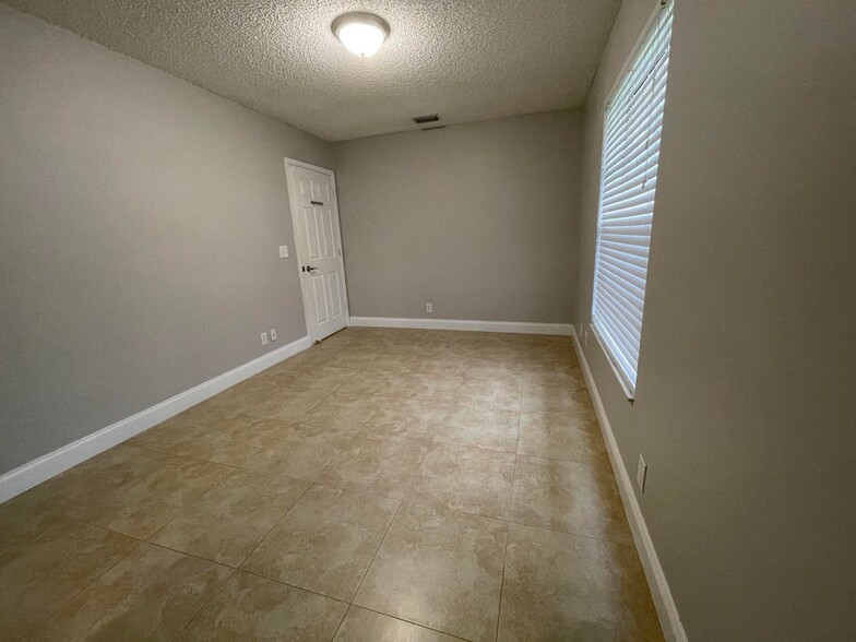Building Photo - 9173 Tivoli Pl