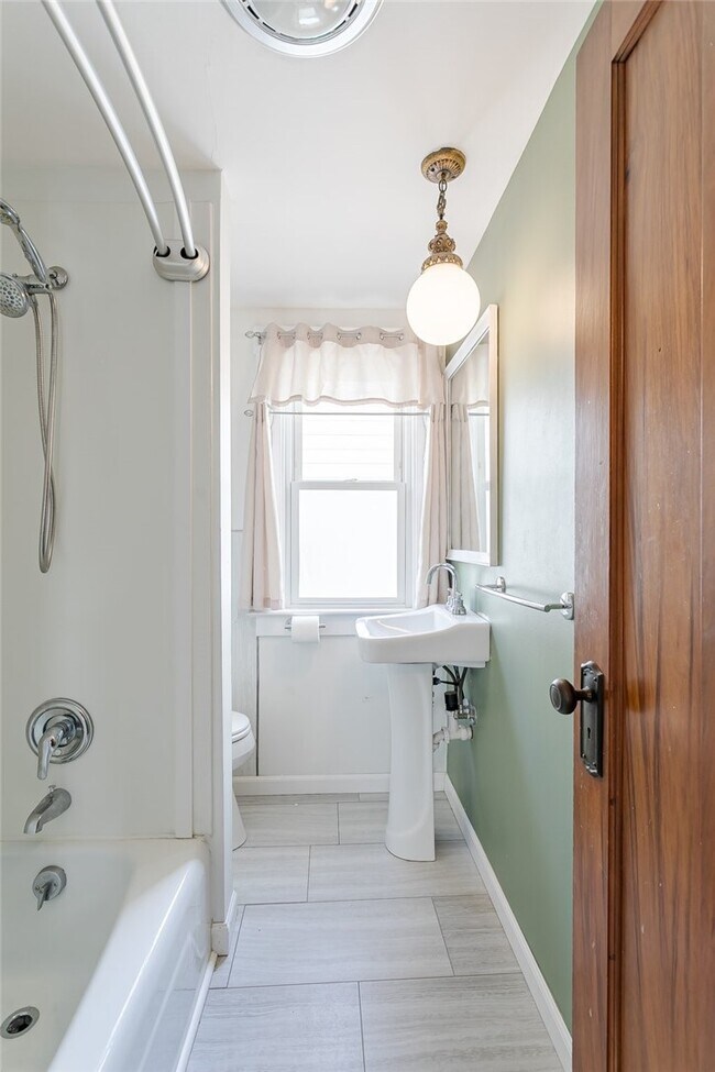 Building Photo - 176 Merwin Ave