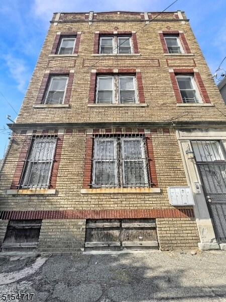 Building Photo - 319 14th Ave