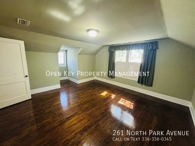 Building Photo - 261 N Park Ave